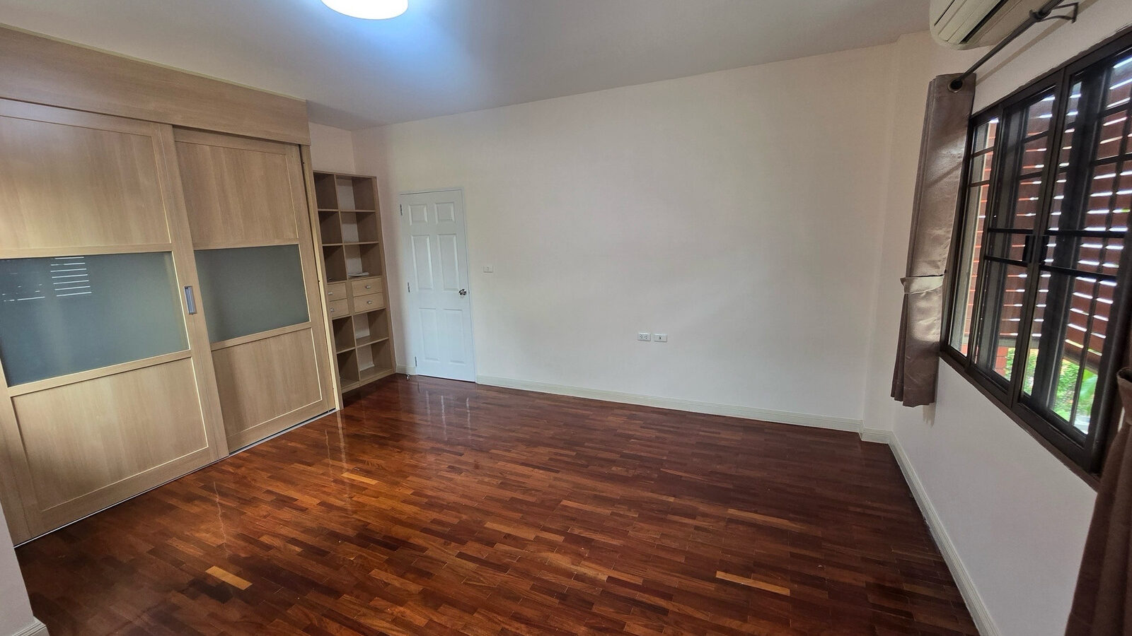Renovated Corner Detached House for Rent | Setthasiri Seri Thai