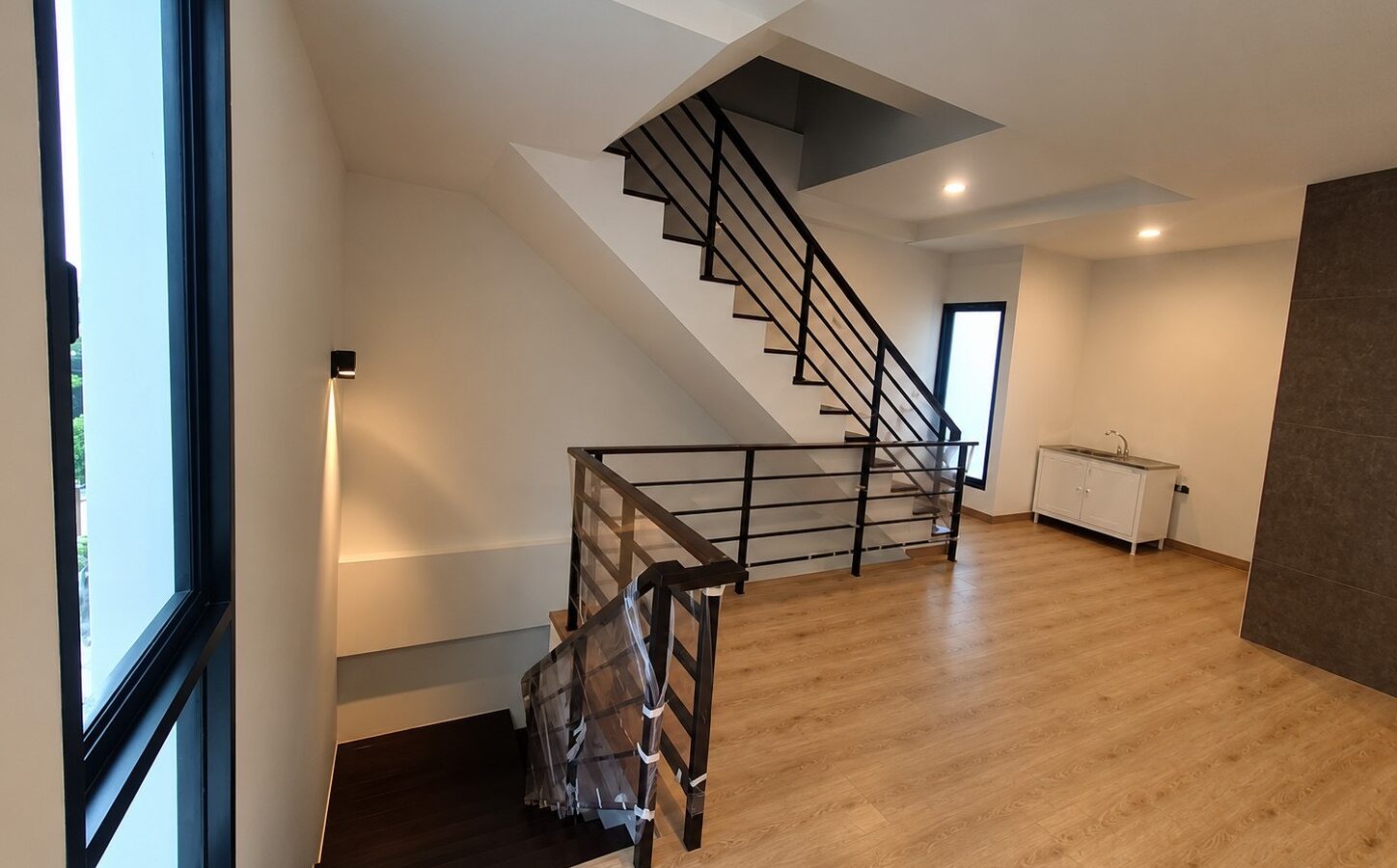 For Sale / Rent | 5-Storey Home Office at Premium Place Kaset–Nawamin