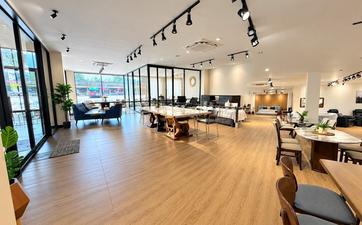 For Rent | Brand-New Luxury Showroom in Ratchaphruek–Nonthaburi