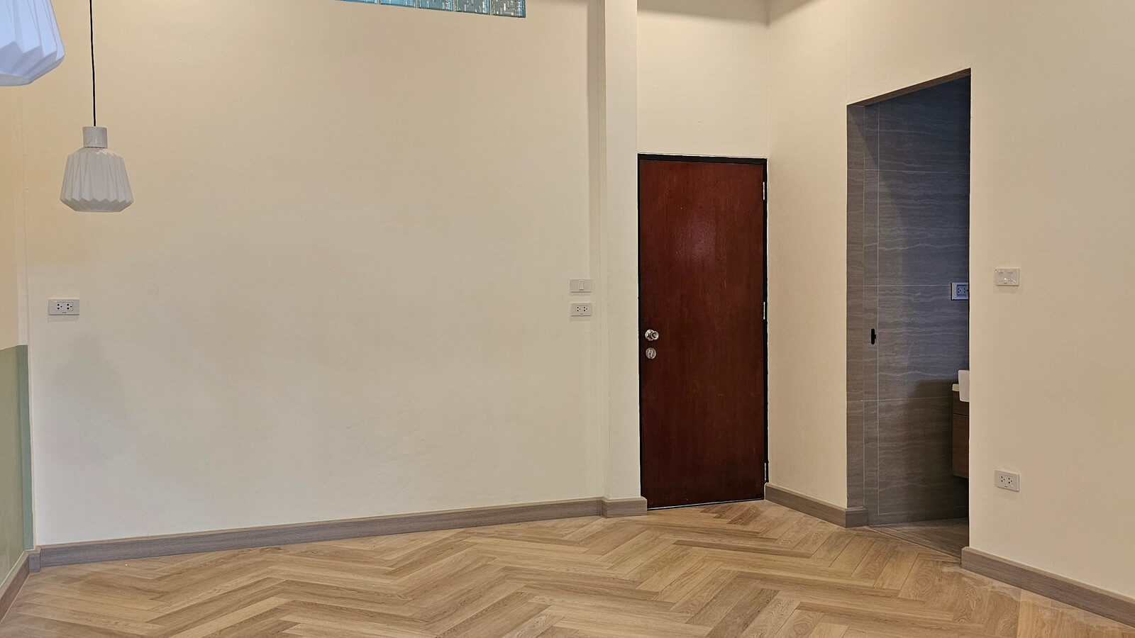 For Rent | Newly Renovated 2-Storey Home Office | Only 3 Minutes’ Walk to BTS Sai Yud