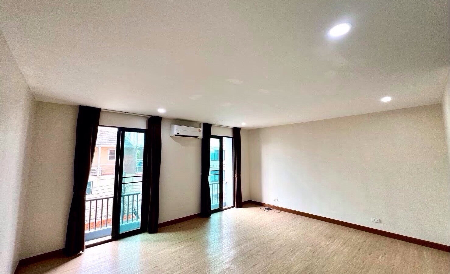 For Rent | Renovated 3-Storey Townhome / Home Office at Luk Golf Premium Village