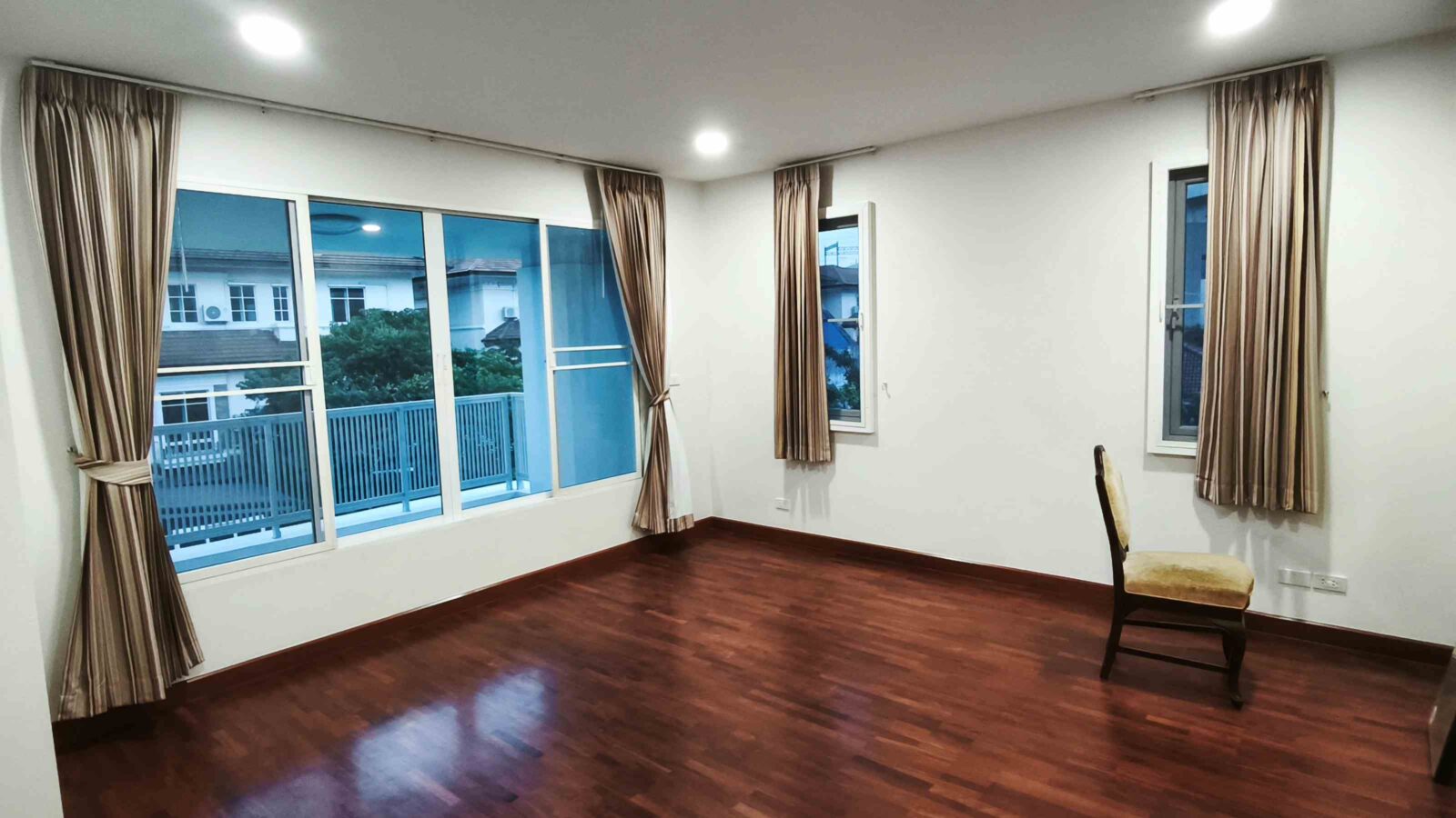 Luxury 3-Storey Detached House for Rent | Baan Klang Krung The Nice Ratchavipha