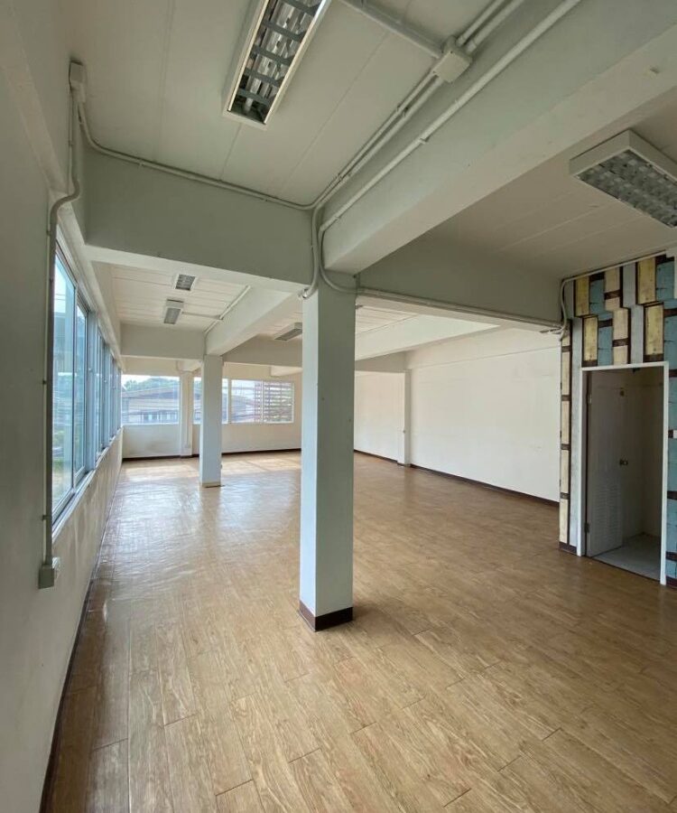 5-Storey Commercial Building / Office for Rent | Ratchadaphisek Soi 31