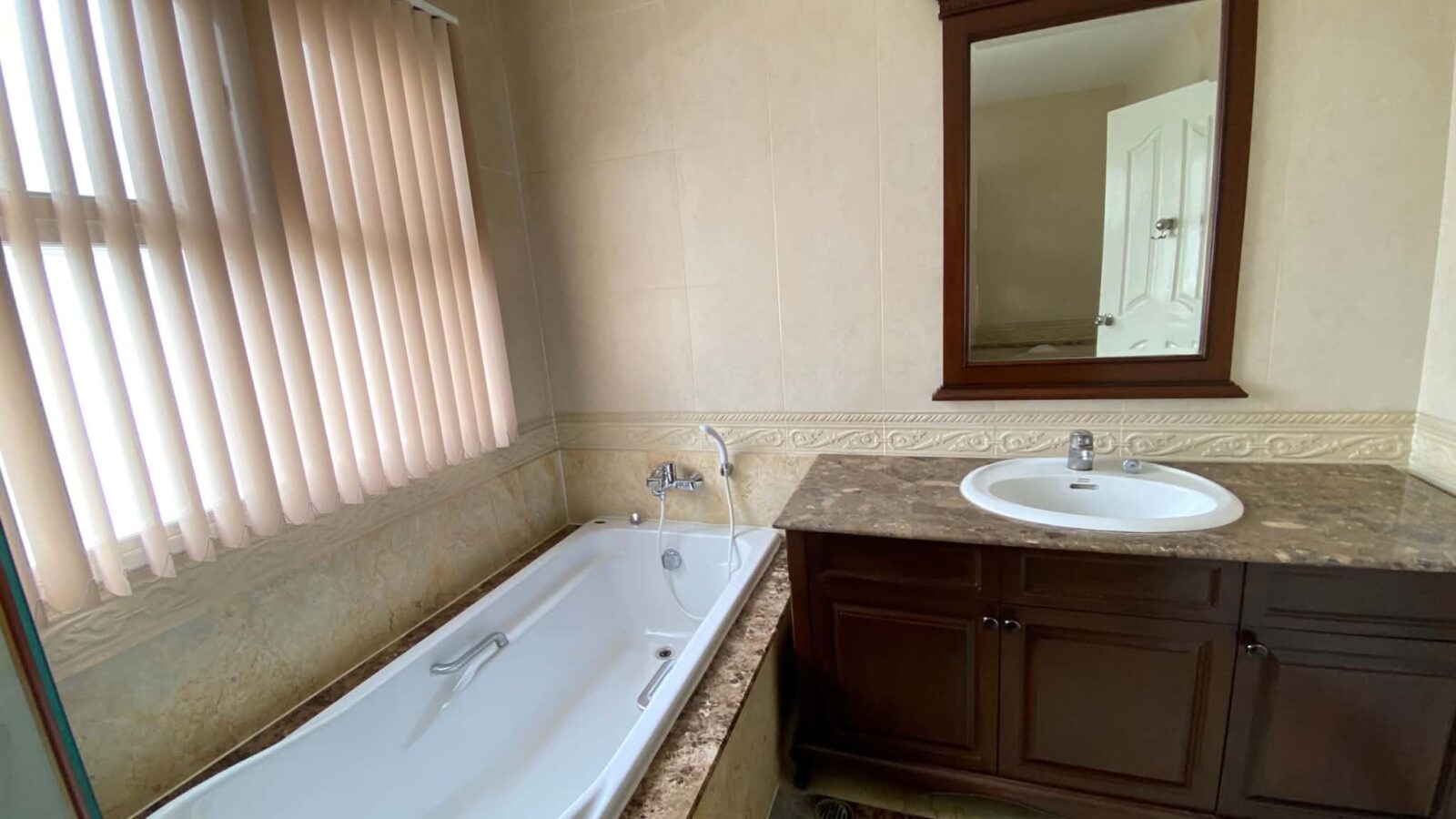 Large Detached House for Rent | Nantawan On Nut