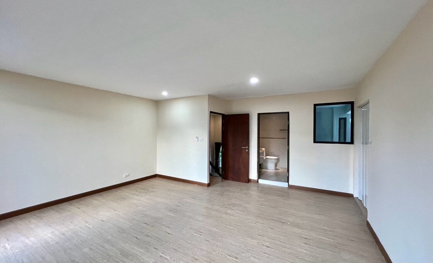 For Rent | Renovated 3-Storey Townhome / Home Office at Luk Golf Premium Village
