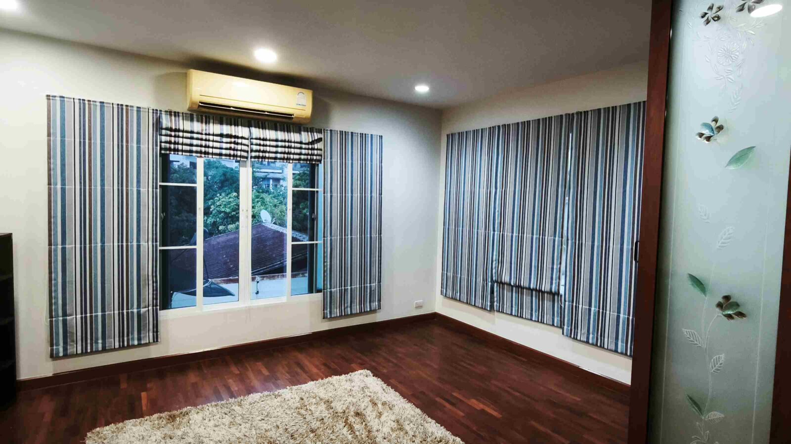 Luxury 3-Storey Detached House for Rent | Baan Klang Krung The Nice Ratchavipha