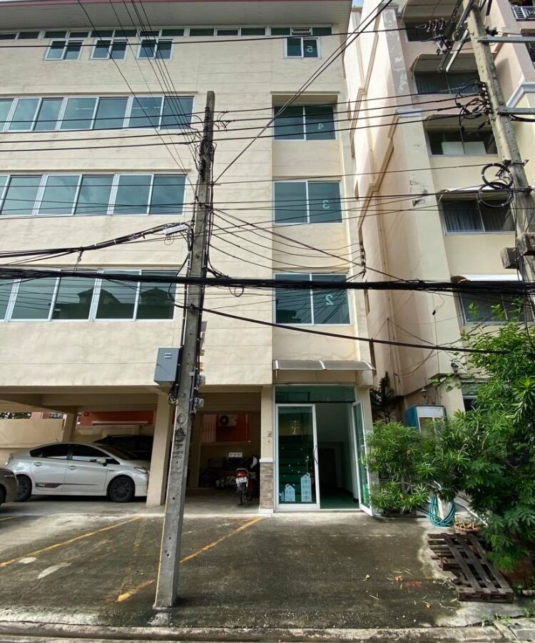5-Storey Commercial Building / Office for Rent | Ratchadaphisek Soi 31