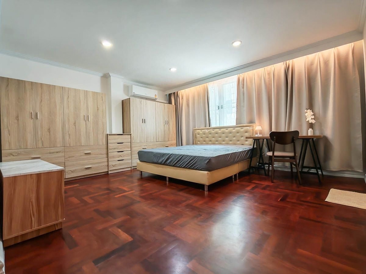 Newly Renovated Luxury Townhome for Rent | Sathu Pradit–Rama 3