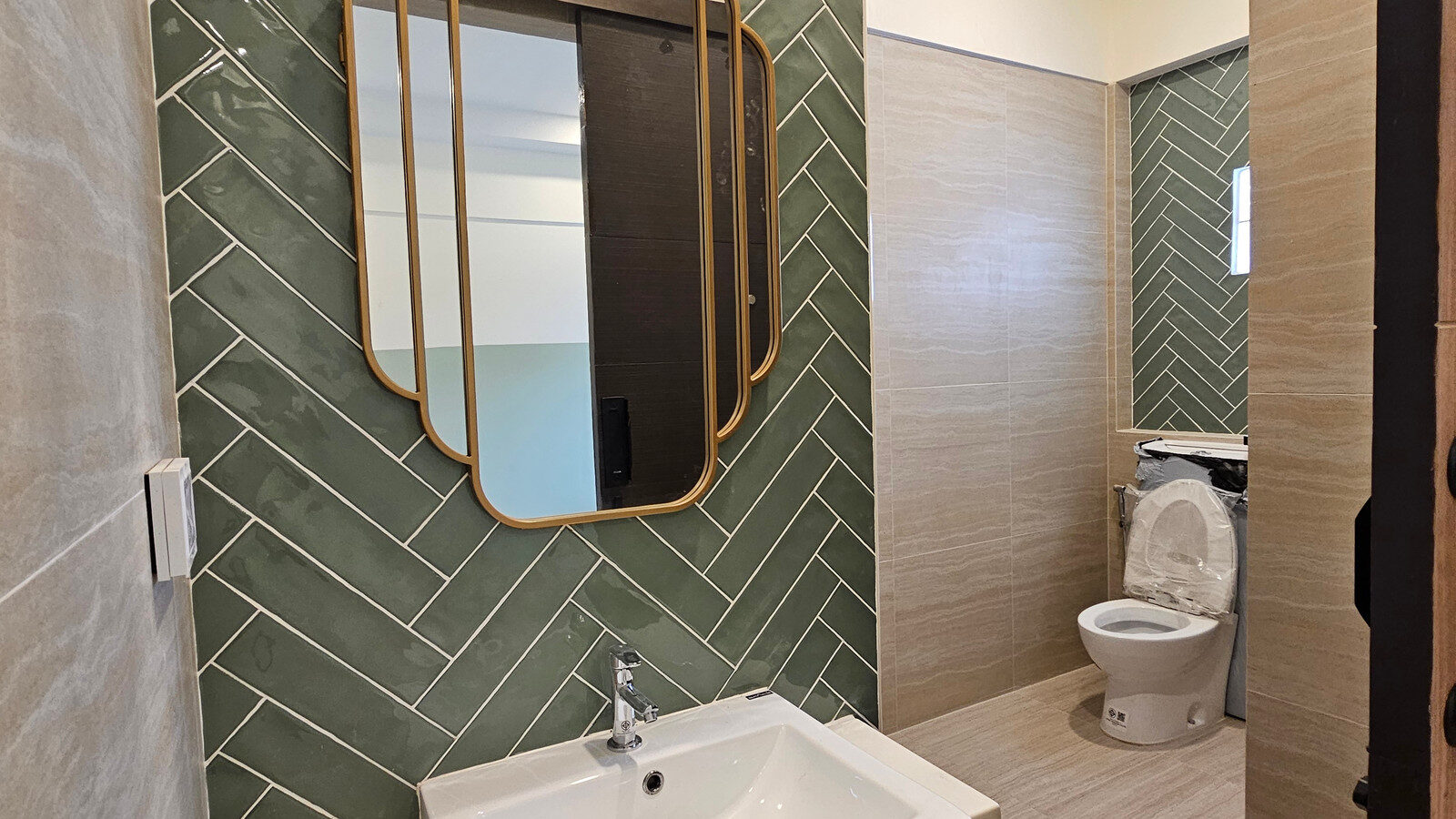 For Rent | Newly Renovated 2-Storey Home Office | Only 3 Minutes’ Walk to BTS Sai Yud