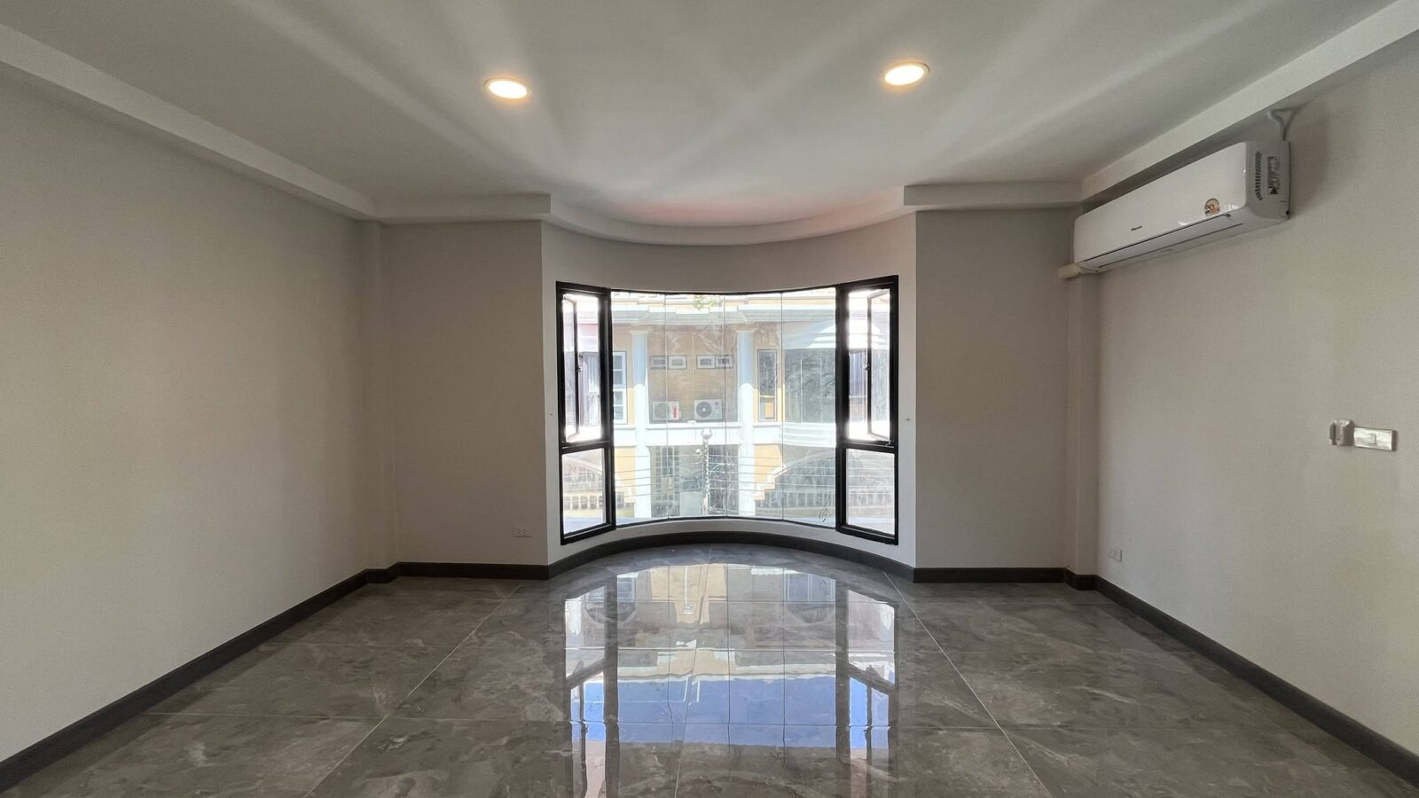 For Rent | 5-Storey Detached House / Home Office in the Heart of Thonglor