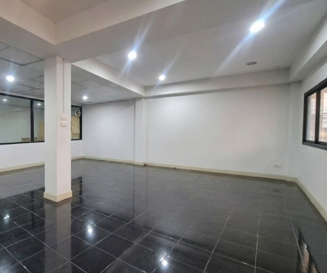 For Rent | 6-Storey Commercial Building (2 Units) on Main Road | Near BTS Phraek Sa