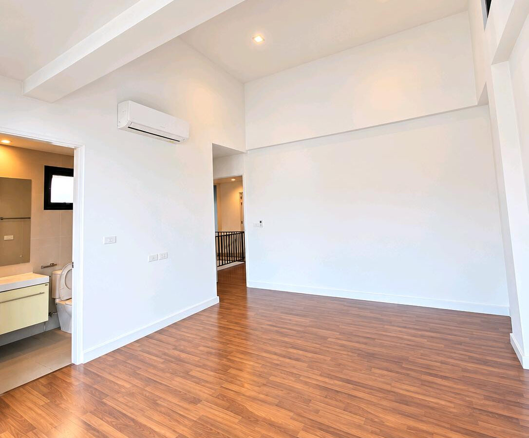 For Rent | 4-Storey Luxury Home Office at THE PENTAS Ratchada–Rama 9