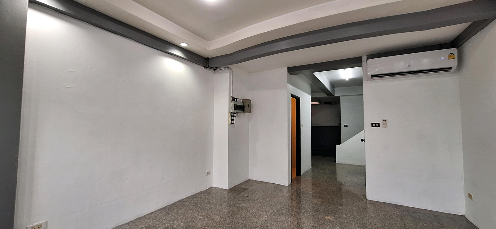 4-Storey Home Office for Rent | Town in Town Soi 2