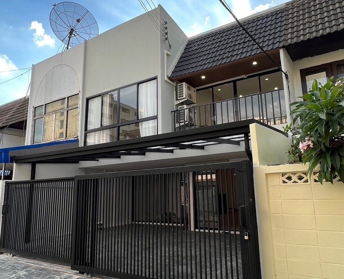 Renovated 2-Storey Townhome for Rent | Ekkamai 22 – Pridi Banomyong 41