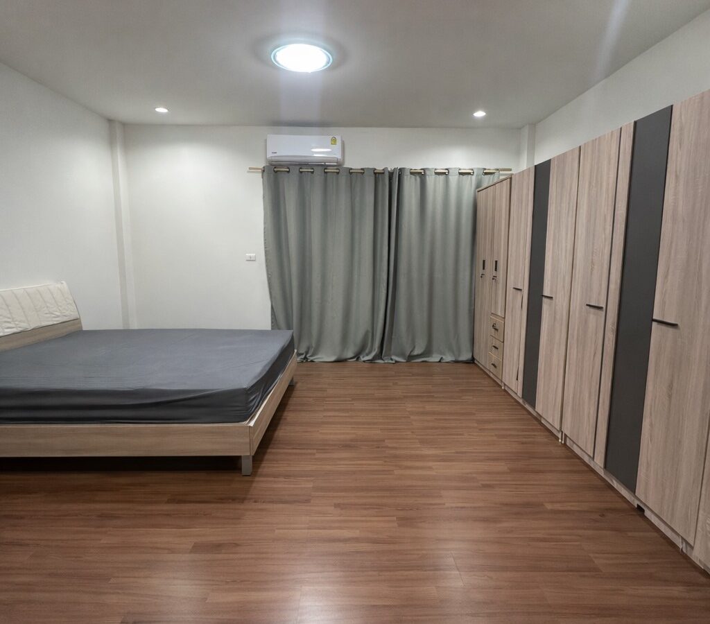 For Rent | 4-Storey Commercial Building | Ladprao 80 | Roadside Location | Near Sutthisan, Ratchada & Huai Khwang