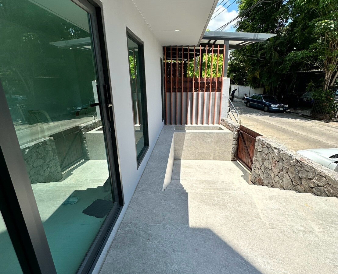 For Rent | 3-Storey Home Office in On Nut–Lat Krabang