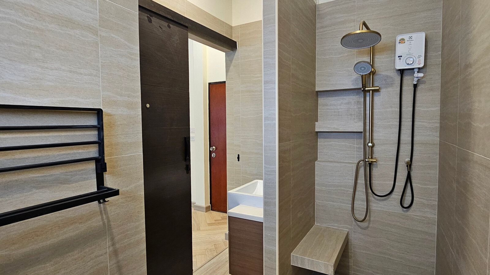 For Rent | Newly Renovated 2-Storey Home Office | Only 3 Minutes’ Walk to BTS Sai Yud