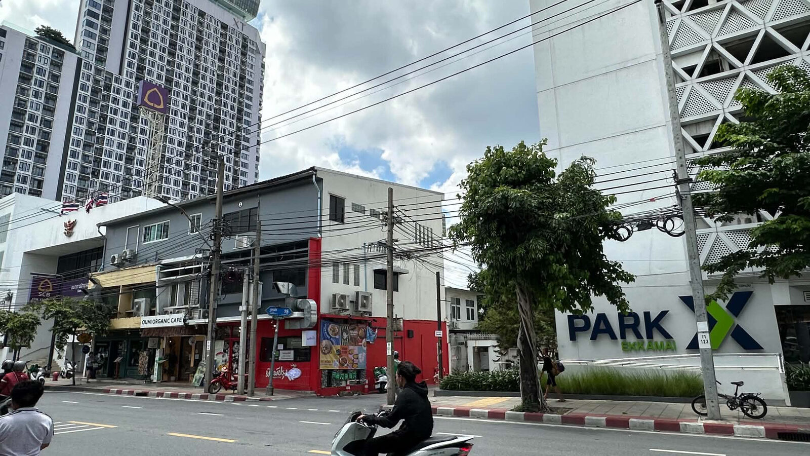 For Rent | 2-Unit Commercial Building on Ekkamai Road, Soi 15